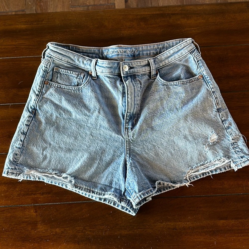 Size 14 American Eagle Mom Shorts